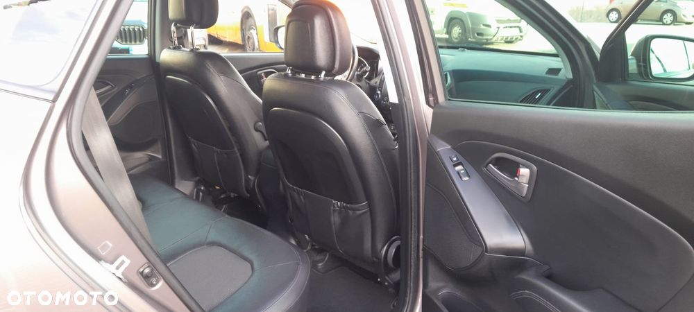 Hyundai ix35 1.7 CRDi 2WD blue Finale Gold - 37