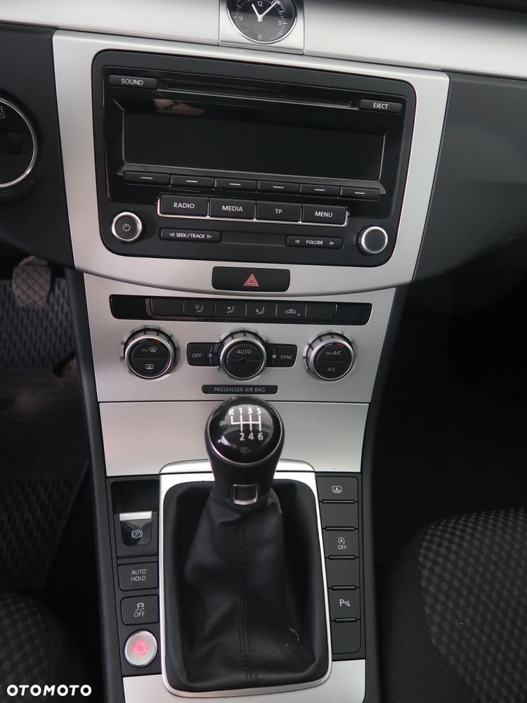 Volkswagen Passat 1.4 TSI BMT Comfortline - 18