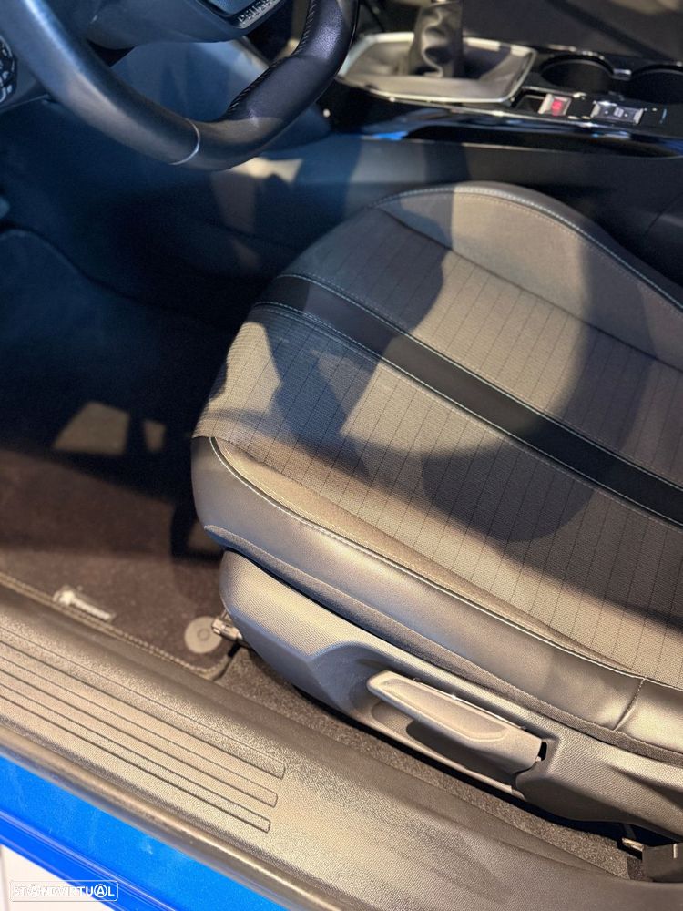 Peugeot 2008 1.2 PureTech Allure Pack - 30