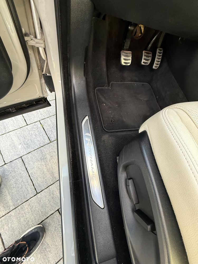 Jaguar E-Pace D150 R-Dynamic - 27
