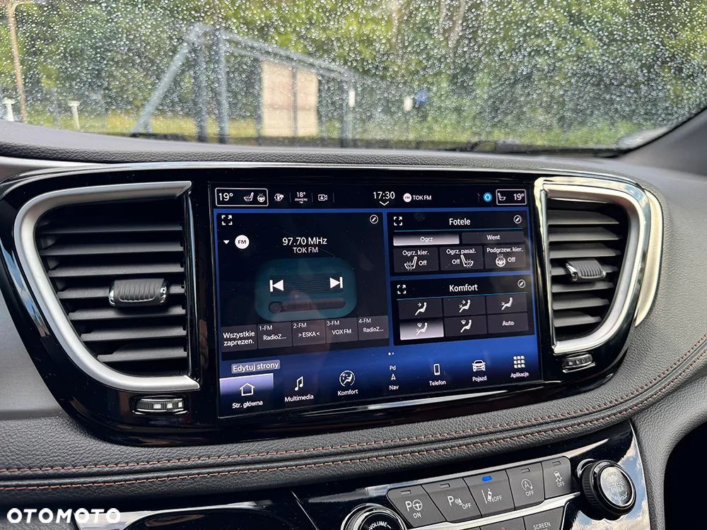 Chrysler Pacifica - 31
