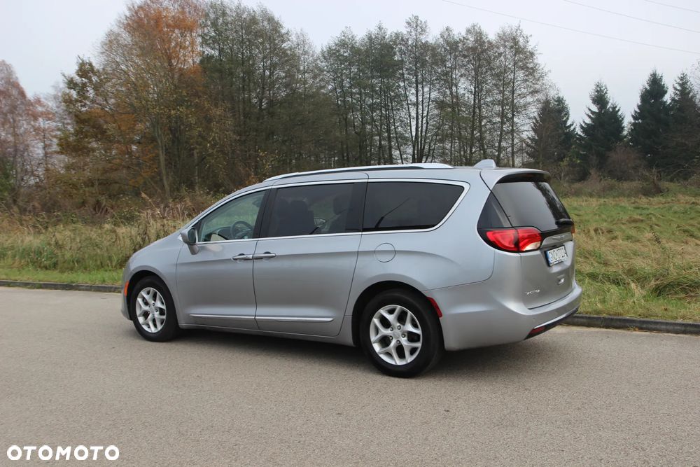 Chrysler Pacifica - 3