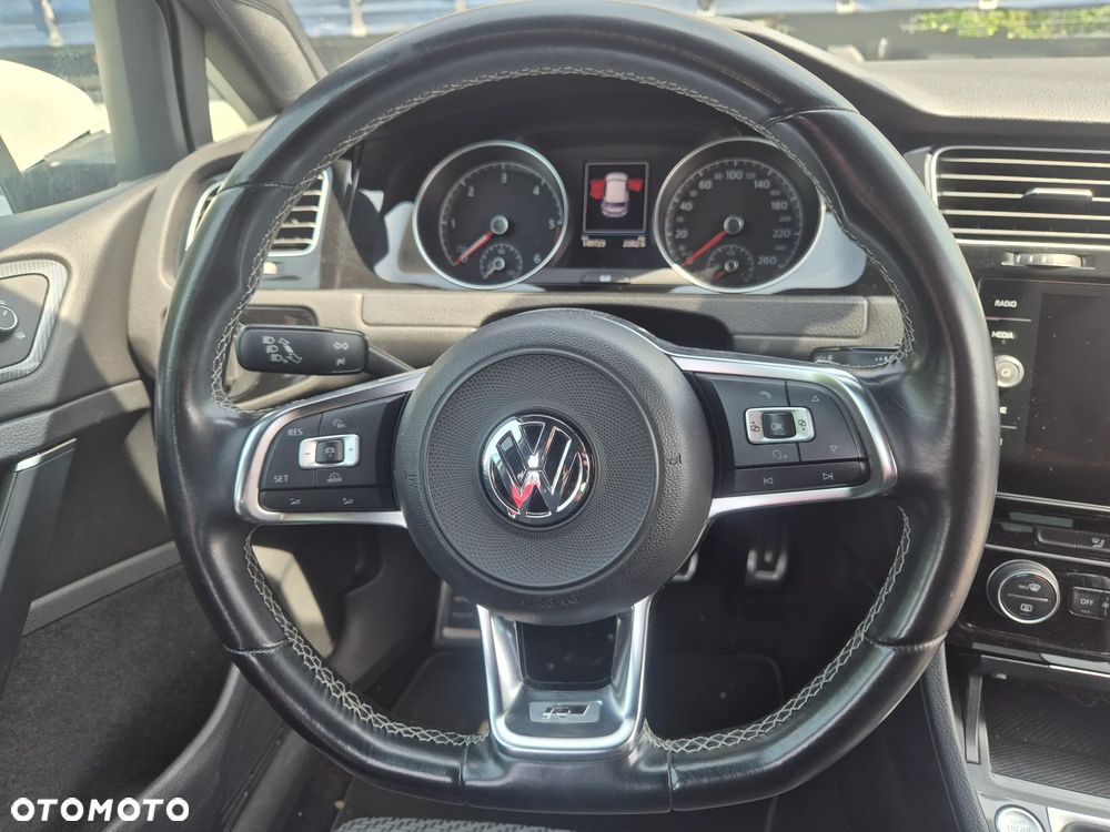 Volkswagen Golf - 21