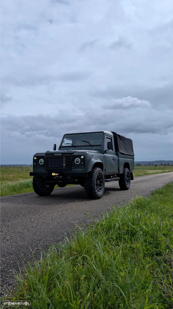 Land Rover Defender - 1