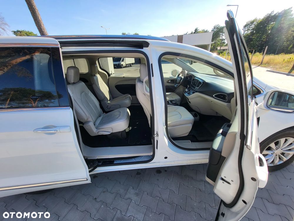 Chrysler Pacifica - 17