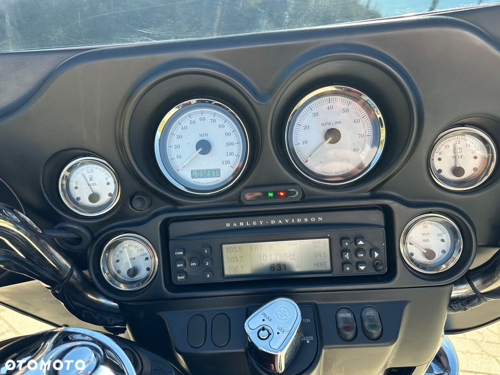 Harley-Davidson Touring Street Glide - 13