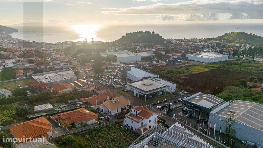 Moradia T5 com 332 m2 construção num amplo  lote de 1208m2. Funchal - Grande imagem: 5/15