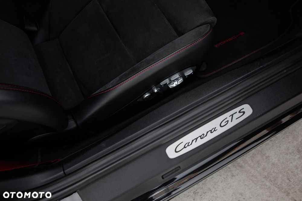 Porsche 911 Carrera GTS PDK - 34