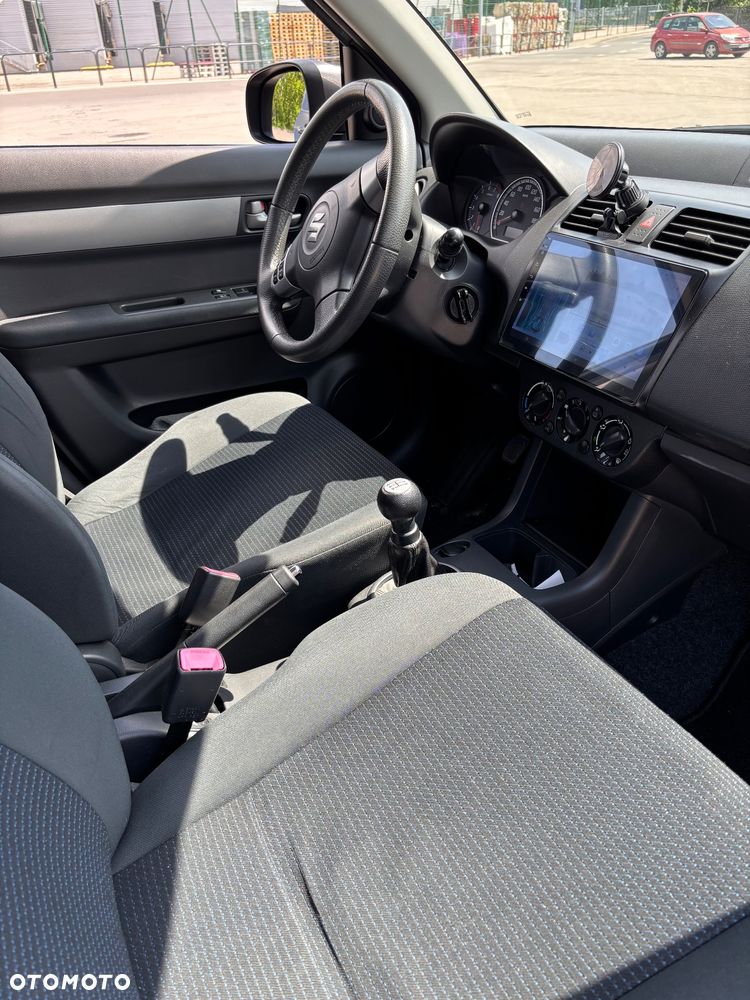 Suzuki Swift - 4