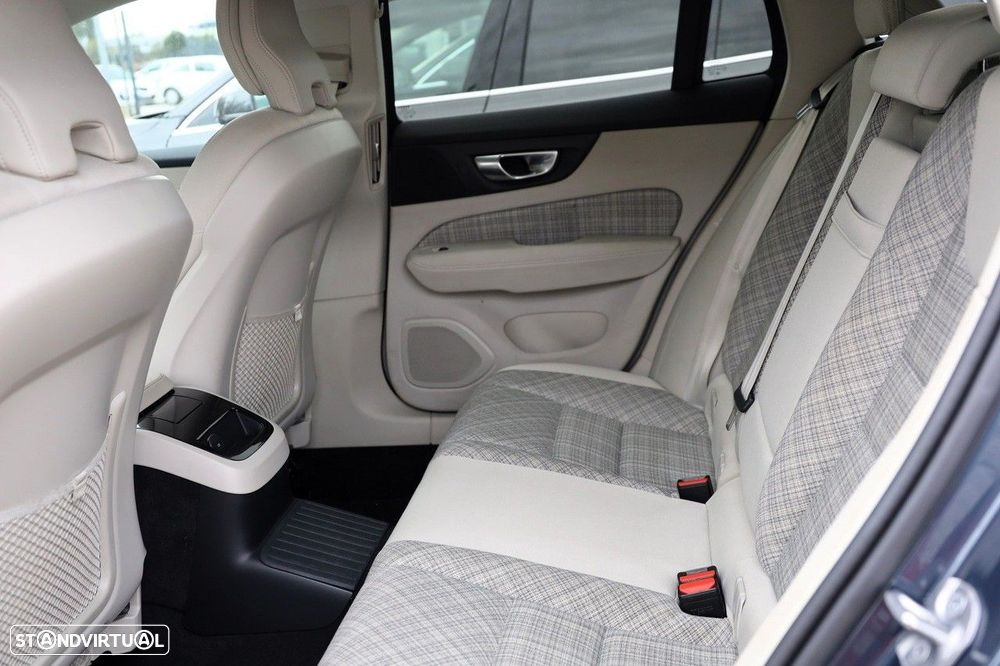 Volvo V60 2.0 T6 AWD TE Core - 19