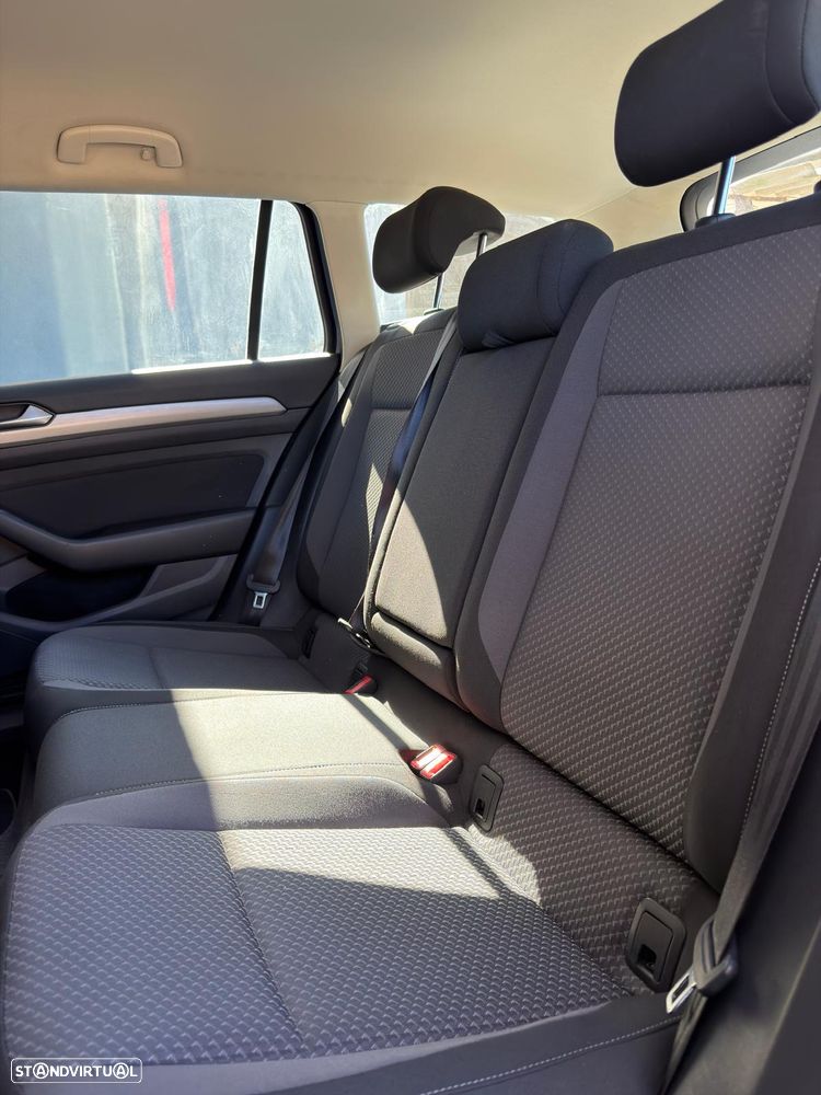 VW Passat Variant - 24