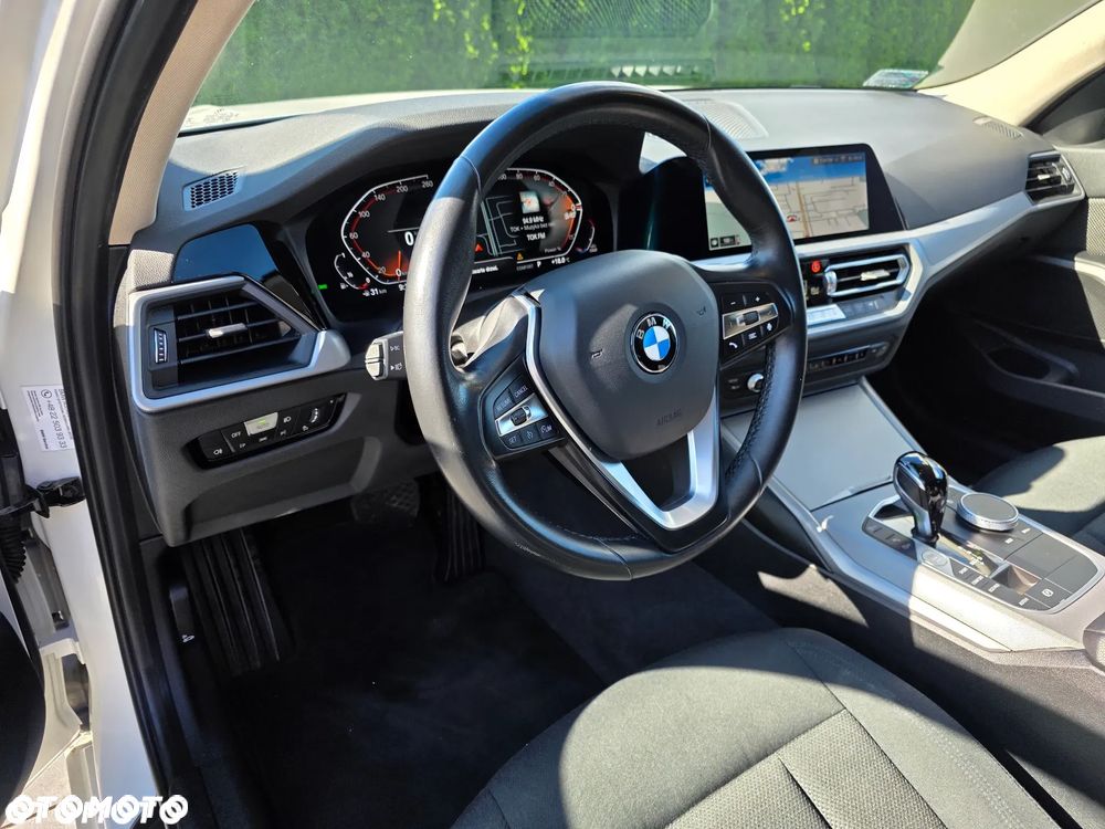 BMW Seria 3 318i Sport - 19