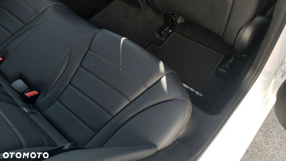 Mercedes-Benz Klasa C 300 9G-TRONIC AMG Line - 32