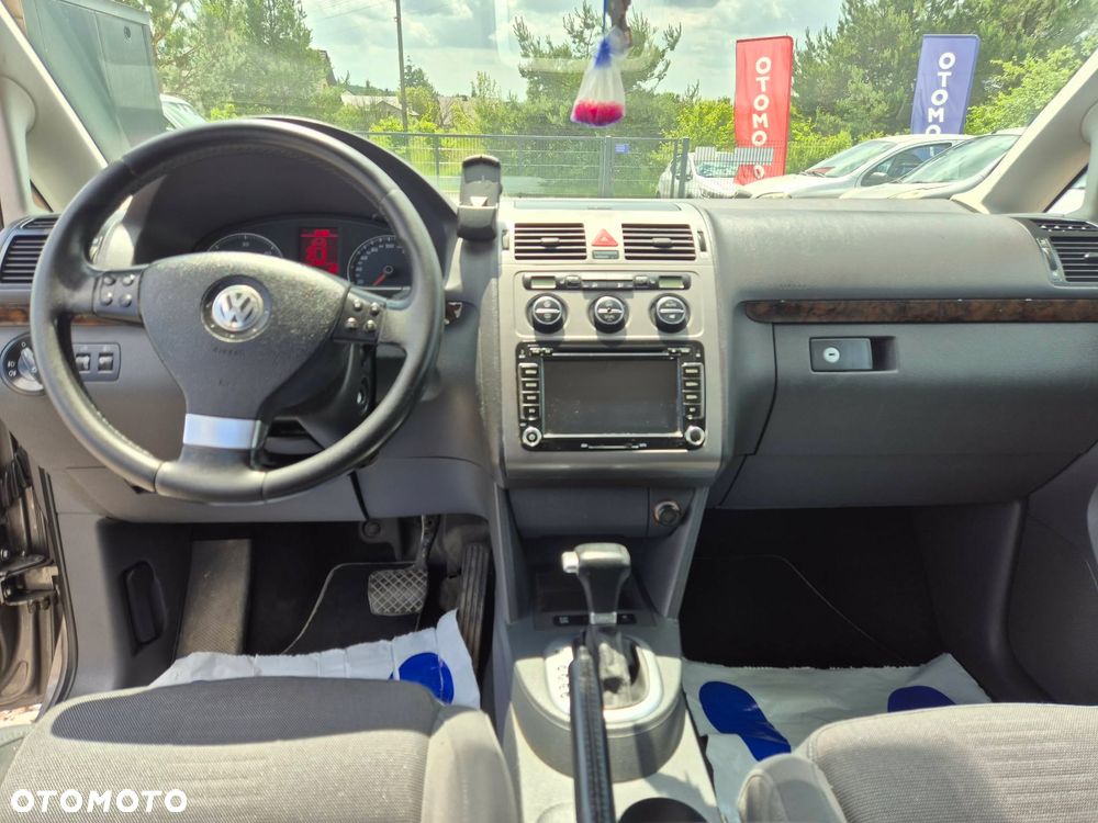 Volkswagen Touran 2.0 TDI DPF Highline DSG - 23