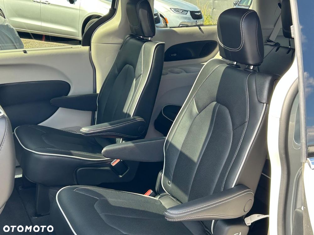 Chrysler Pacifica - 20