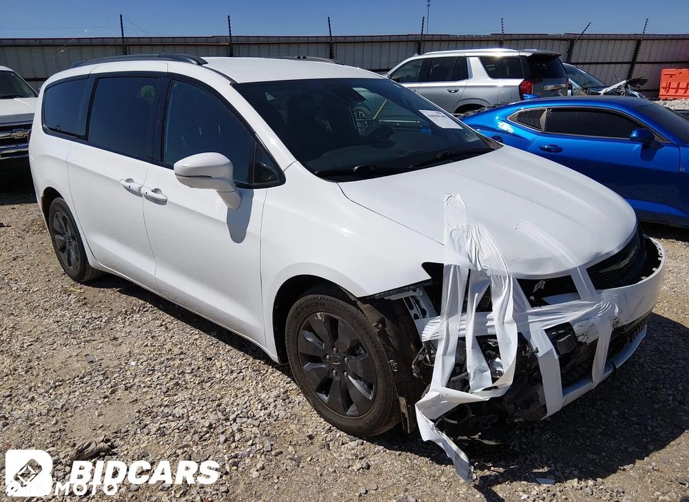 Chrysler Pacifica - 1