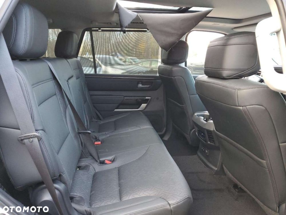 Toyota Sequoia - 11