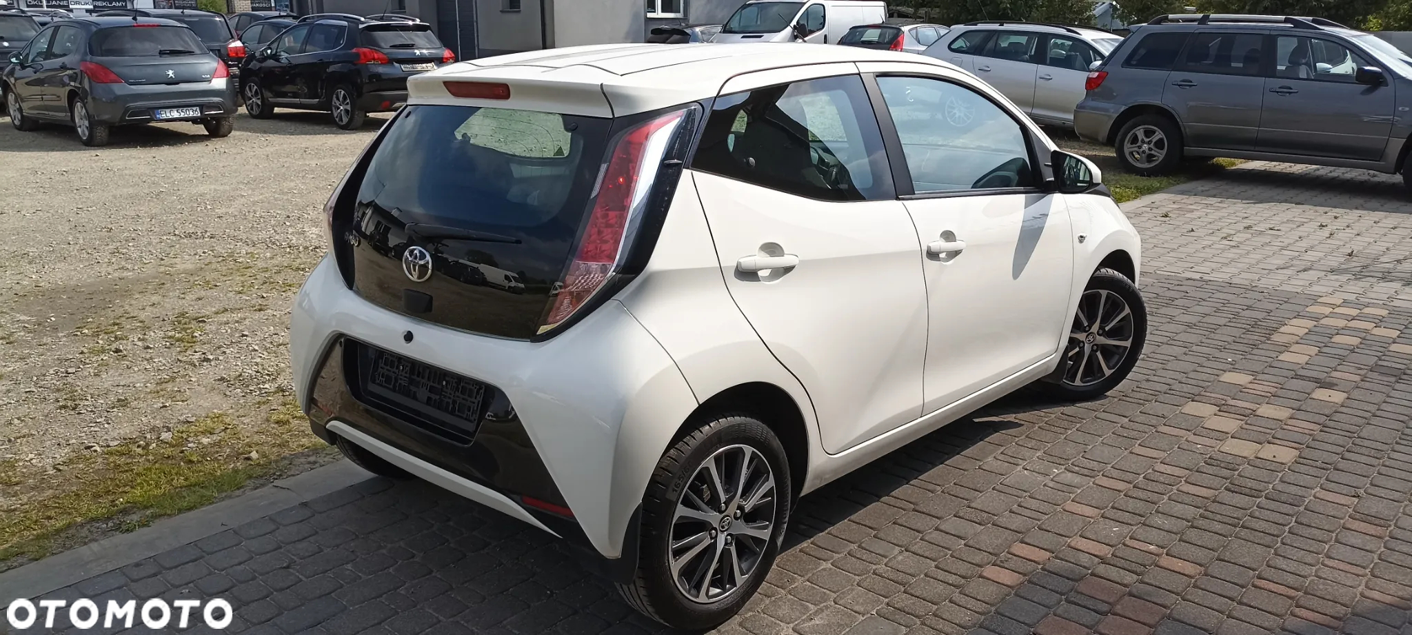 Toyota Aygo x-play touch - 15