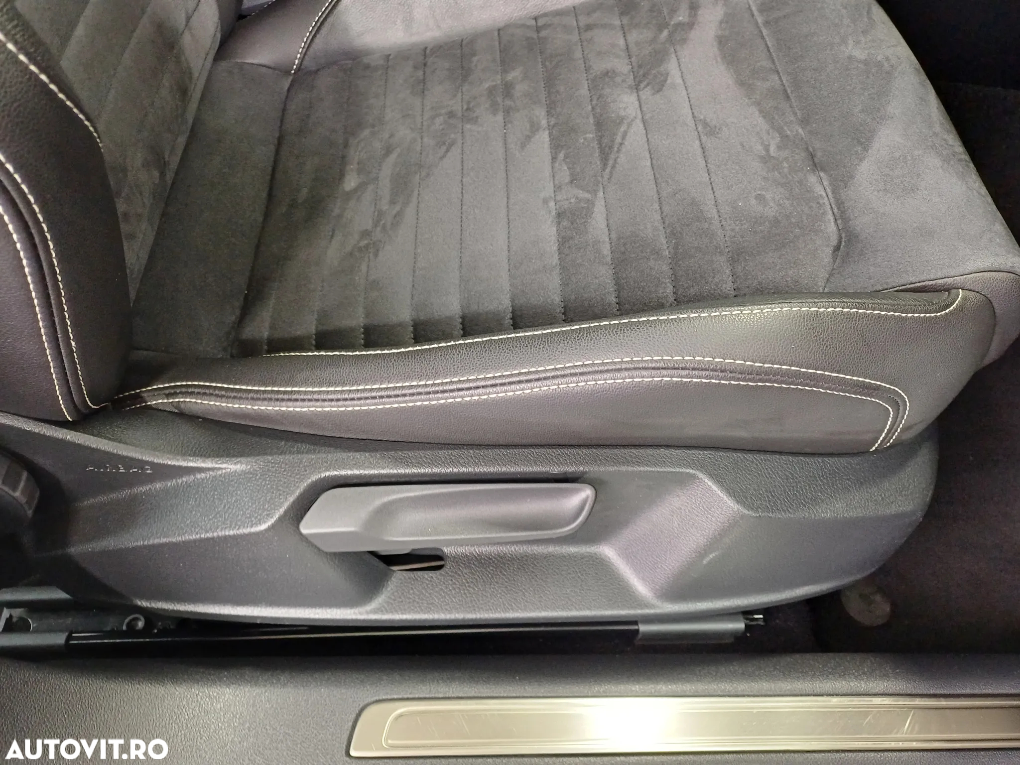 Volkswagen Passat 2.0 TDI DSG Highline - 27