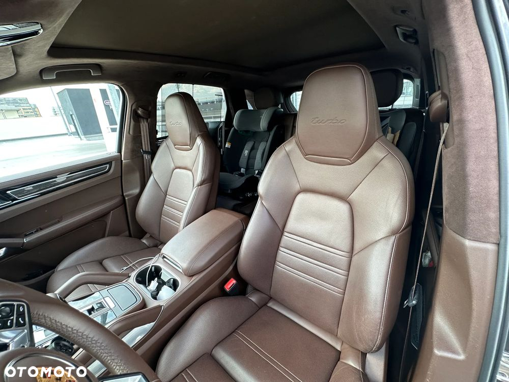 Porsche Cayenne Turbo - 8