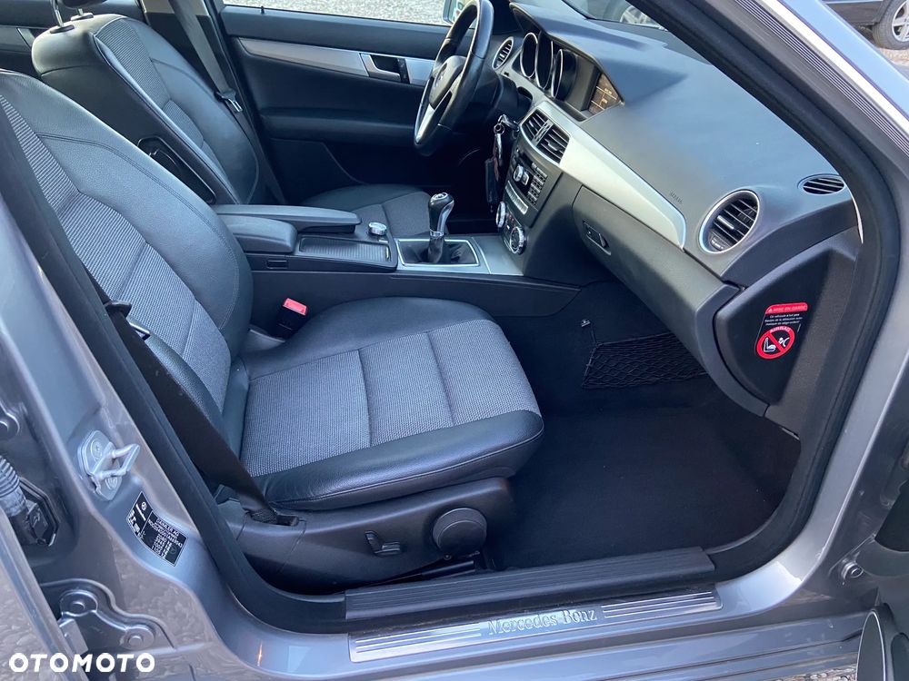 Mercedes-Benz Klasa C 180 CDI Avantgarde Edition - 24