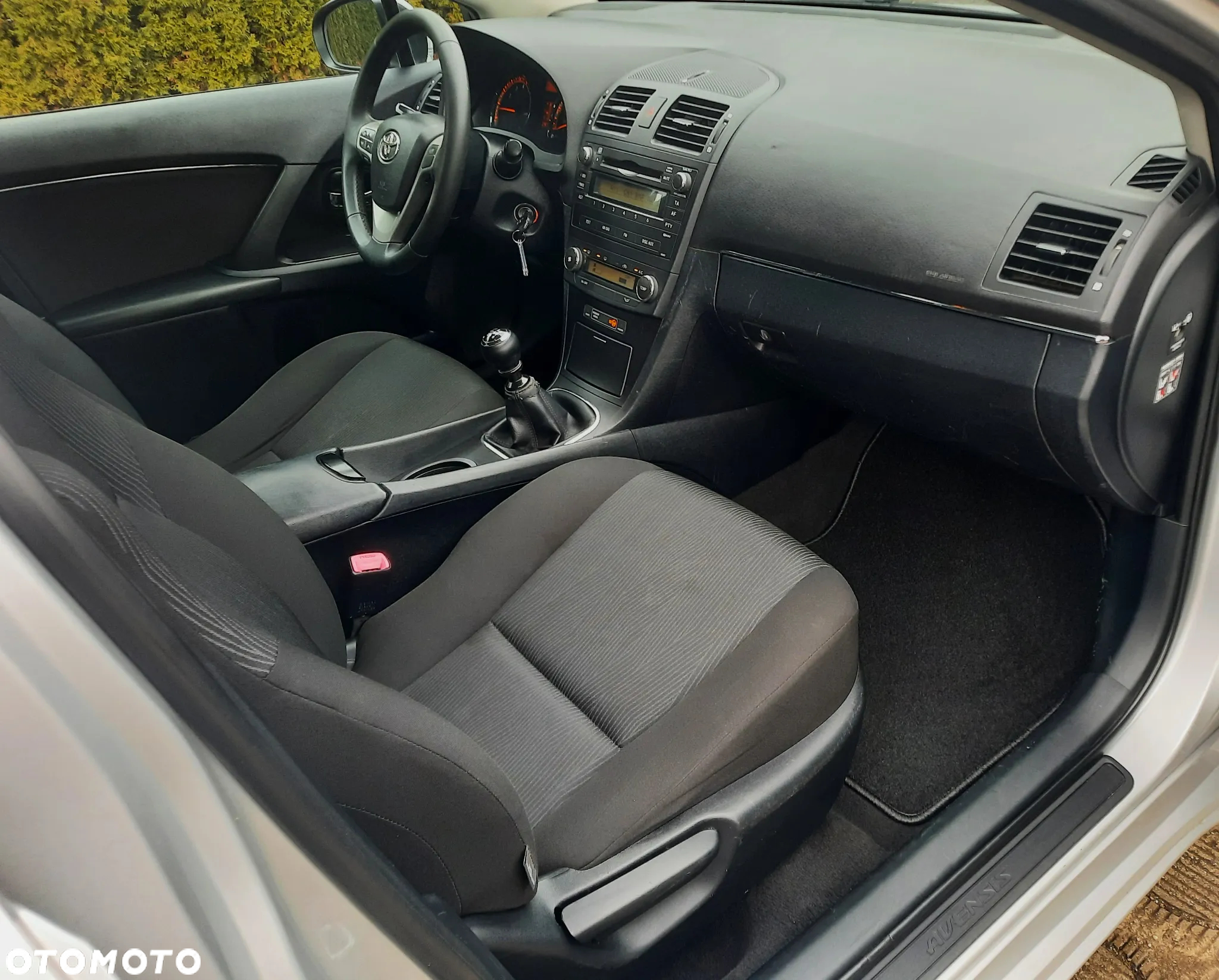 Toyota Avensis Combi 1.6 Comfort - 9