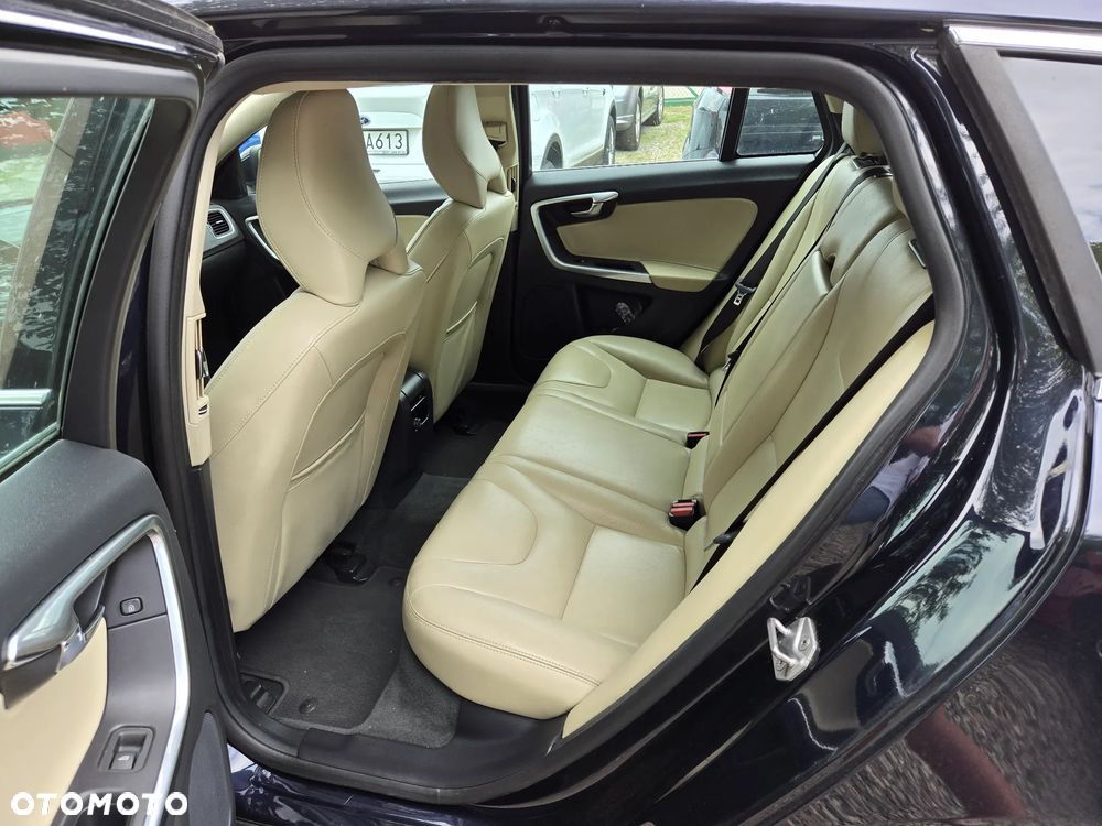 Volvo V60 D2 Momentum - 15