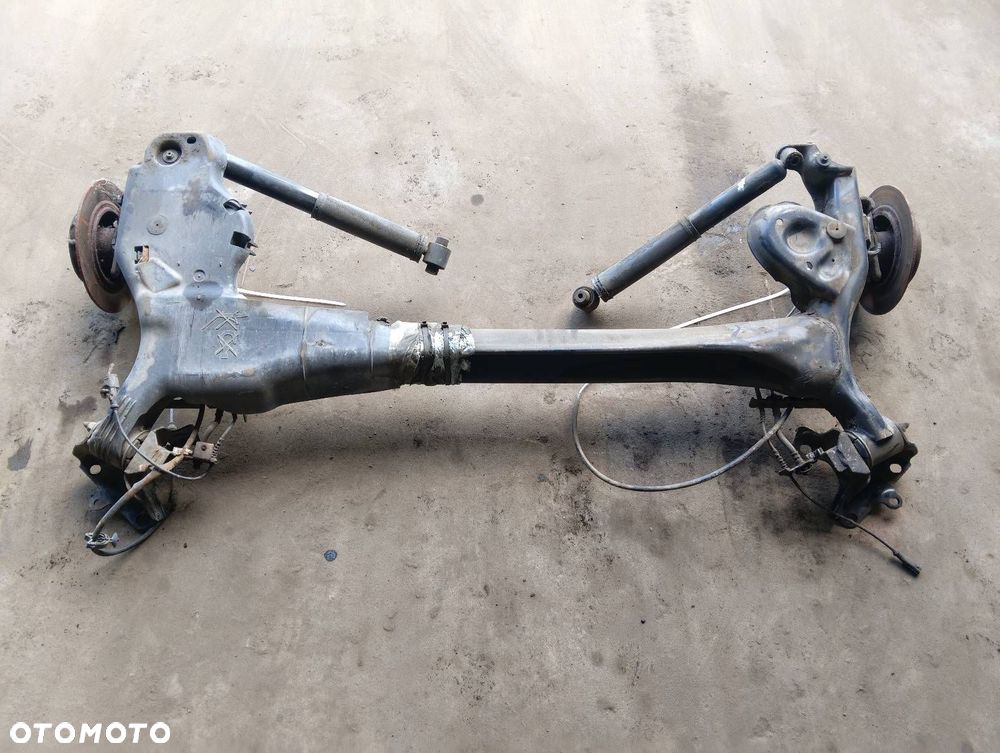BELKA OŚ ZAWIESZENIA TYŁ TARCZE Z ABS RENAULT MEGANE III HB 5D - 6
