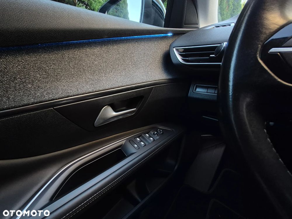 Peugeot 3008 1.6 PureTech GPF Allure S&S EAT8 - 17