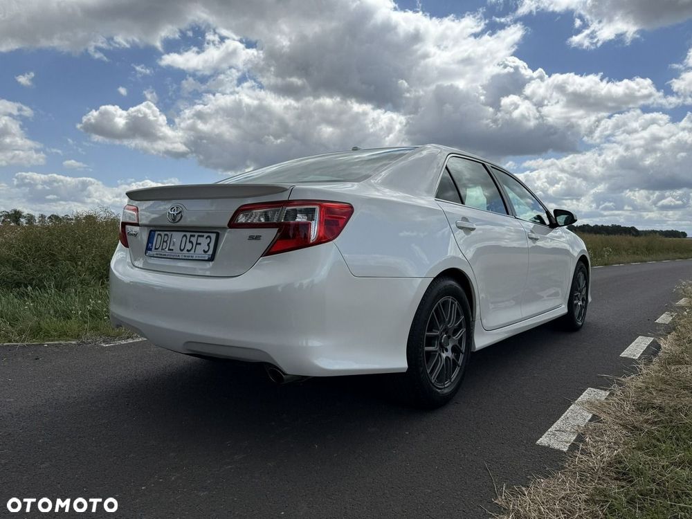 Toyota Camry - 22