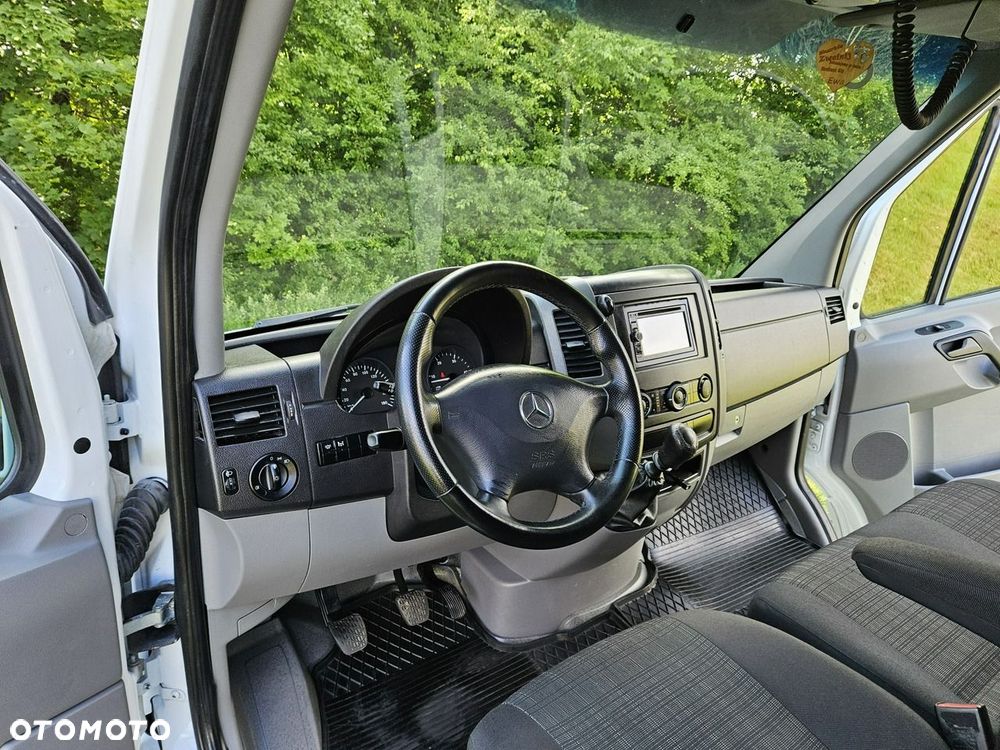 Mercedes-Benz Sprinter - 11