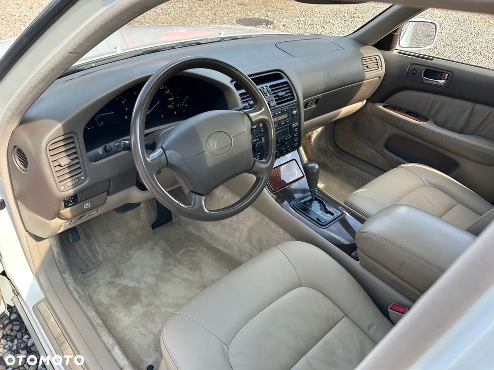 Lexus LS - 16