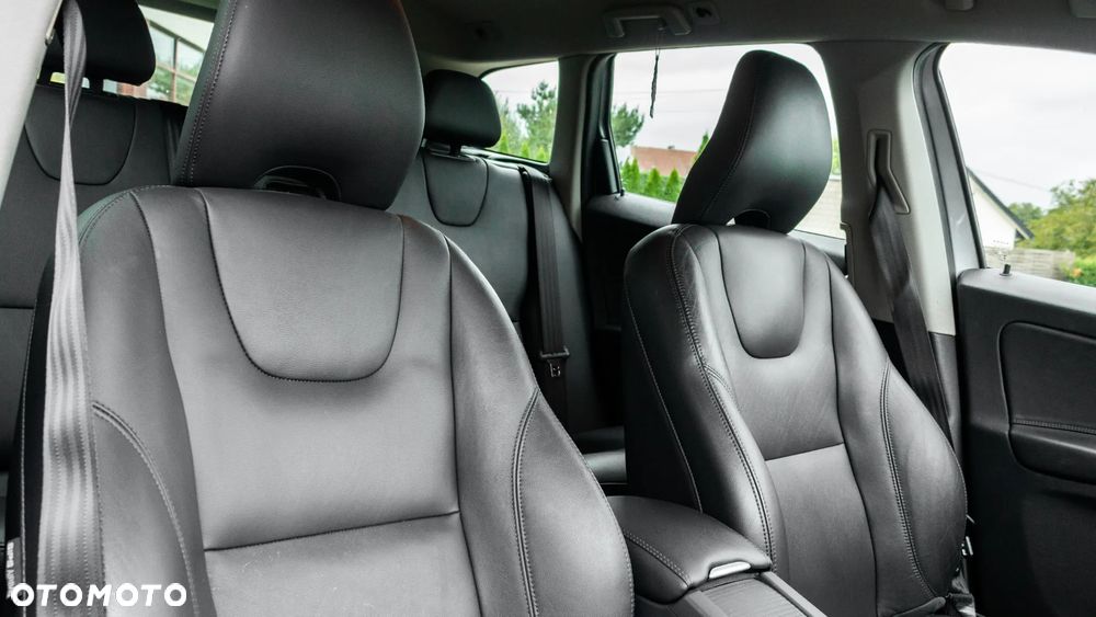 Volvo XC 60 D4 AWD Summum - 33