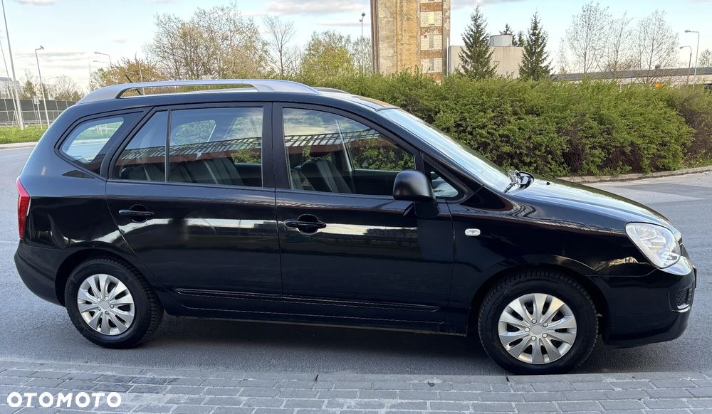 Kia Carens - 39