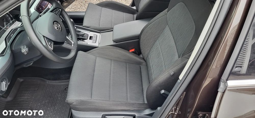 Skoda Superb 2.0 TDI Ambition DSG - 11