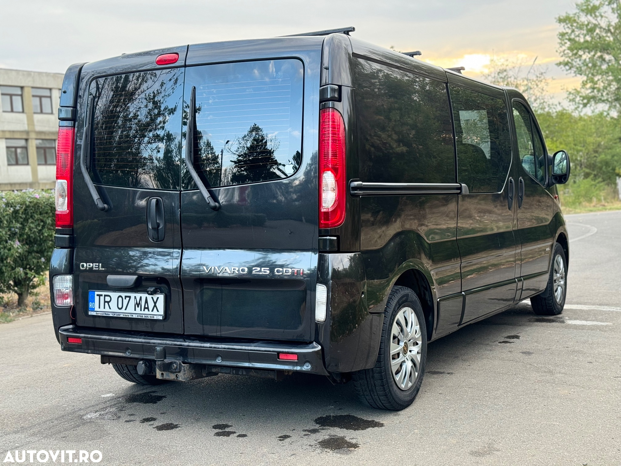 Opel Vivaro 2.5 CDTI L2H1 Life Cosmo - 11