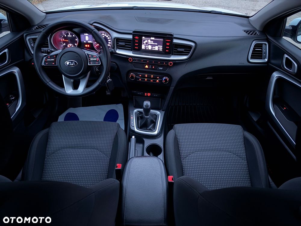 Kia Ceed 1.6 CRDi SCR M - 26