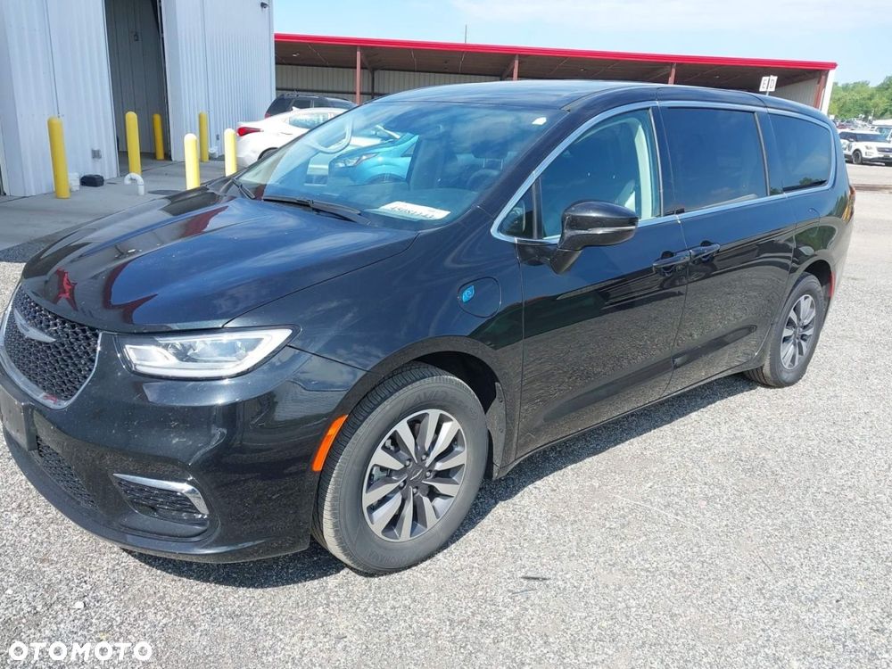 Chrysler Pacifica - 4