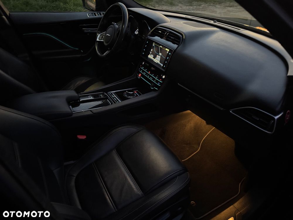 Jaguar F-Pace 20d AWD R-Sport - 17