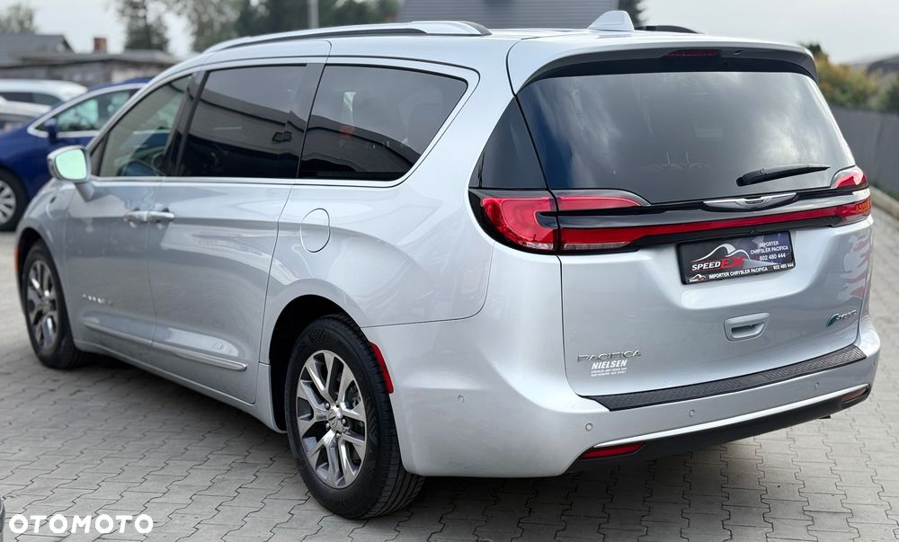 Chrysler Pacifica - 12