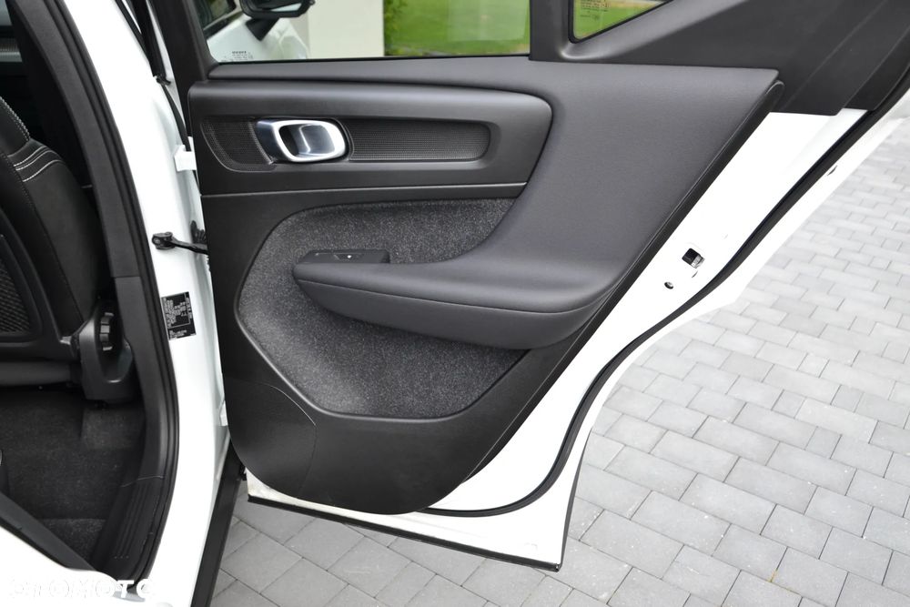 Volvo XC 40 D3 AWD R-Design - 29
