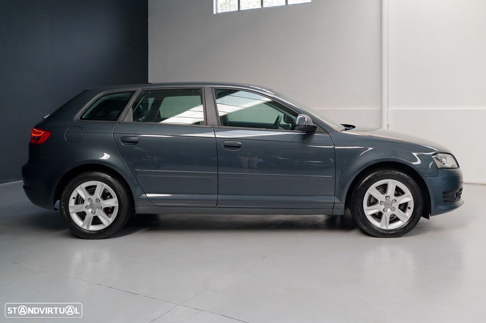 Audi A3 Sportback 1.6 TDI Attraction Business Line - 11