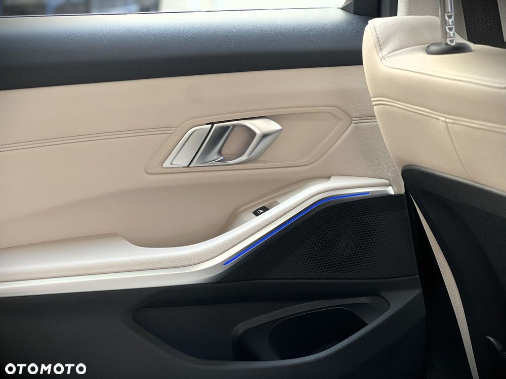 BMW Seria 3 320d xDrive Sport Line - 31