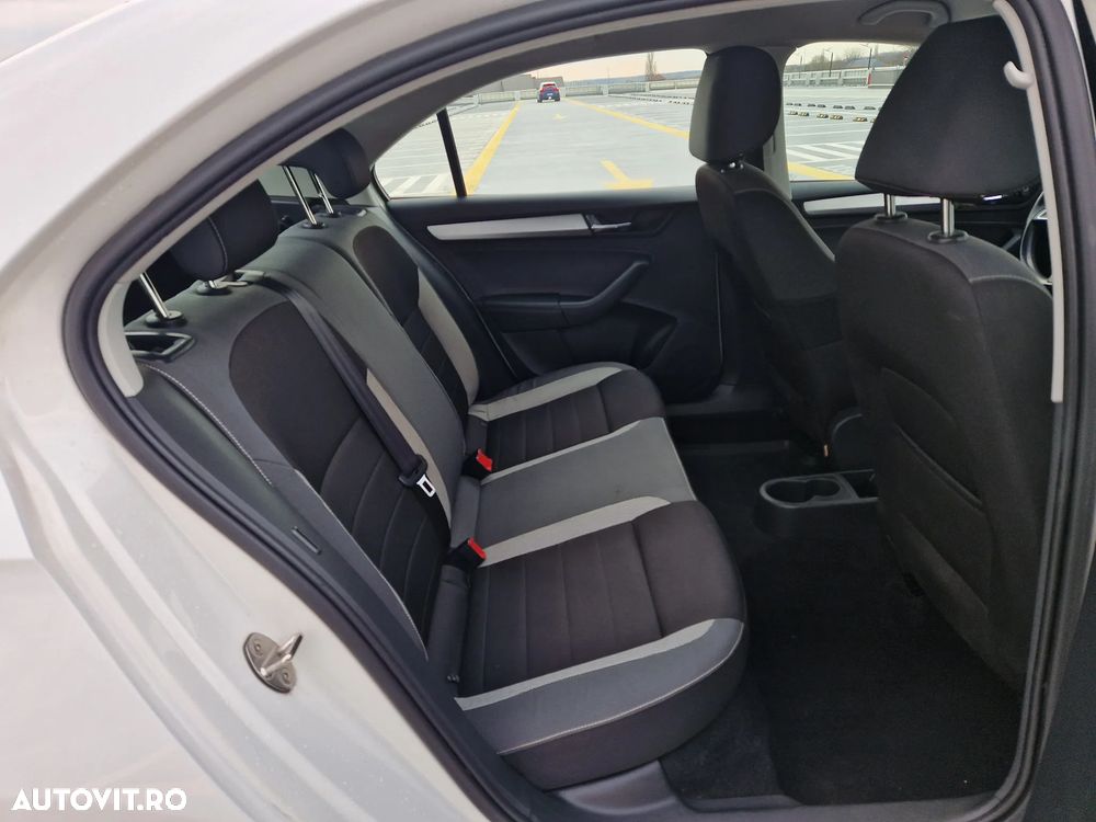 Skoda RAPID 1.0 TSI Active - 11