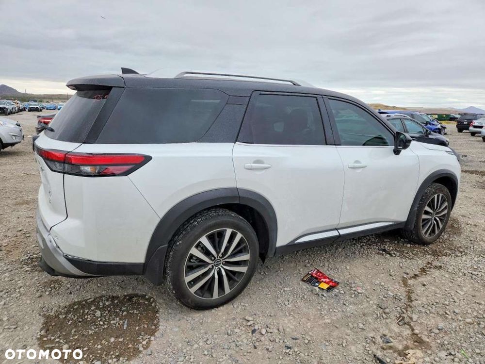 Nissan Pathfinder - 4