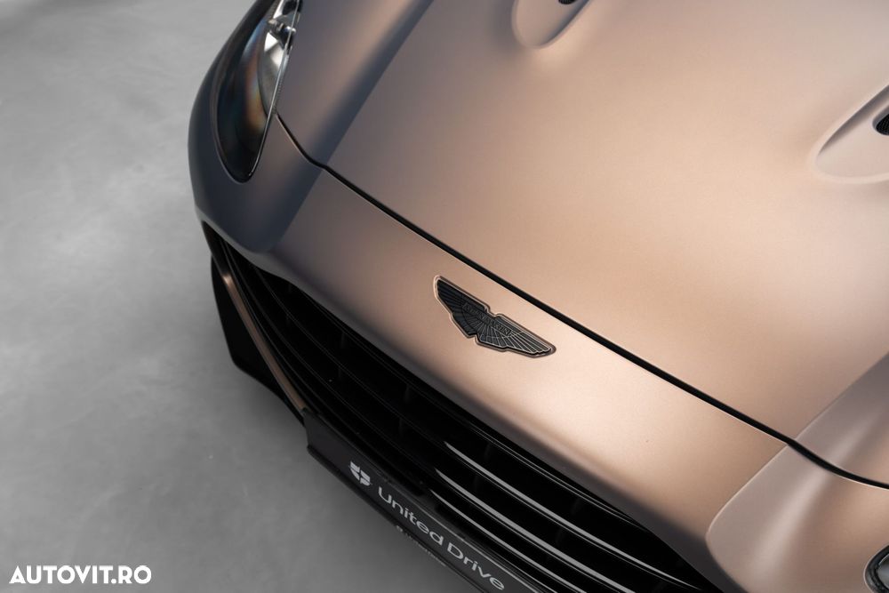 Aston Martin DBX - 6