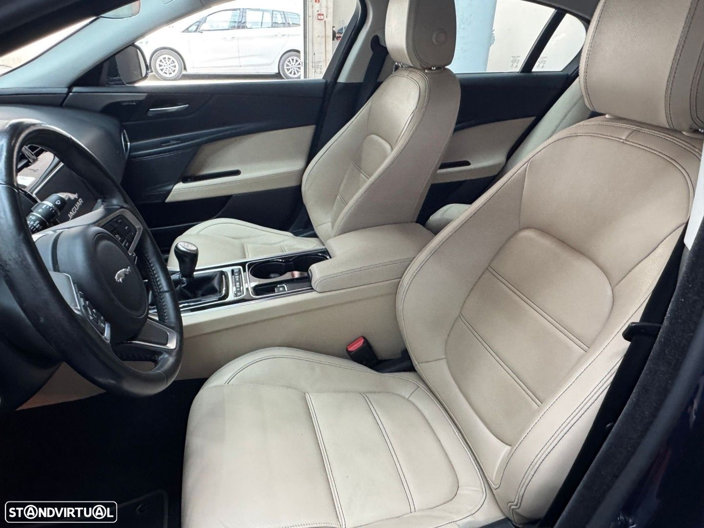 Jaguar XE 2.0 D Prestige - 11