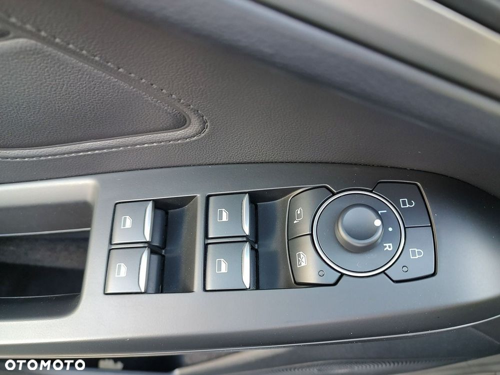 Ford Focus 1.0 EcoBoost Hybrid TITANIUM X - 11