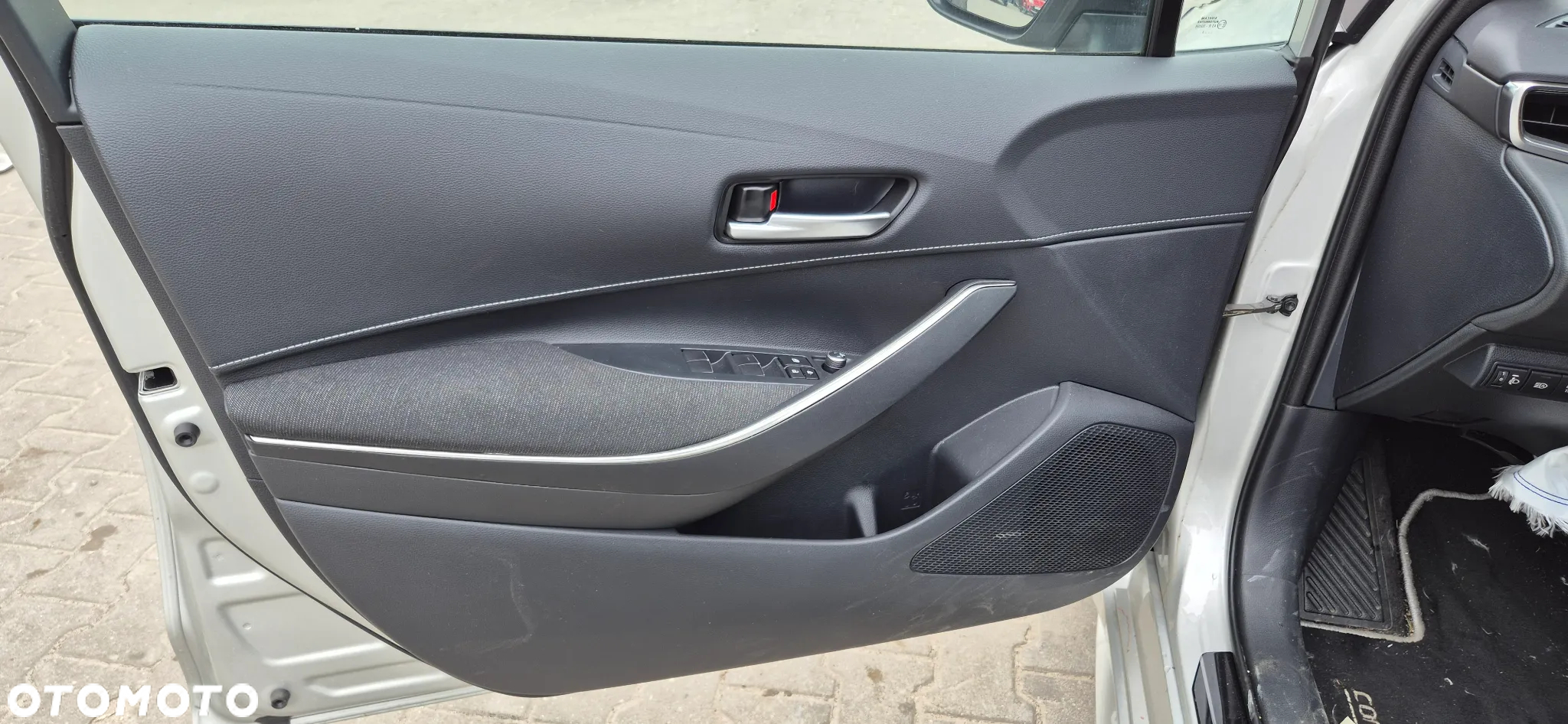 Toyota Corolla 1.8 Hybrid Active - 24