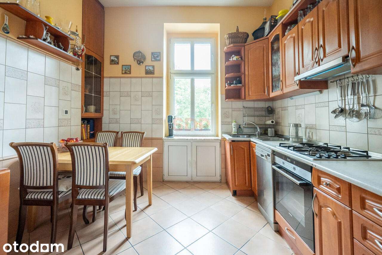 4 pokoje w odrestaurowanej kamienicy | 93 m2 | Huby
